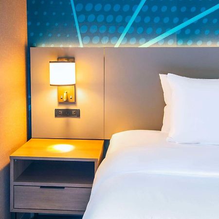 Comfort Suites Лондон Екстериор снимка