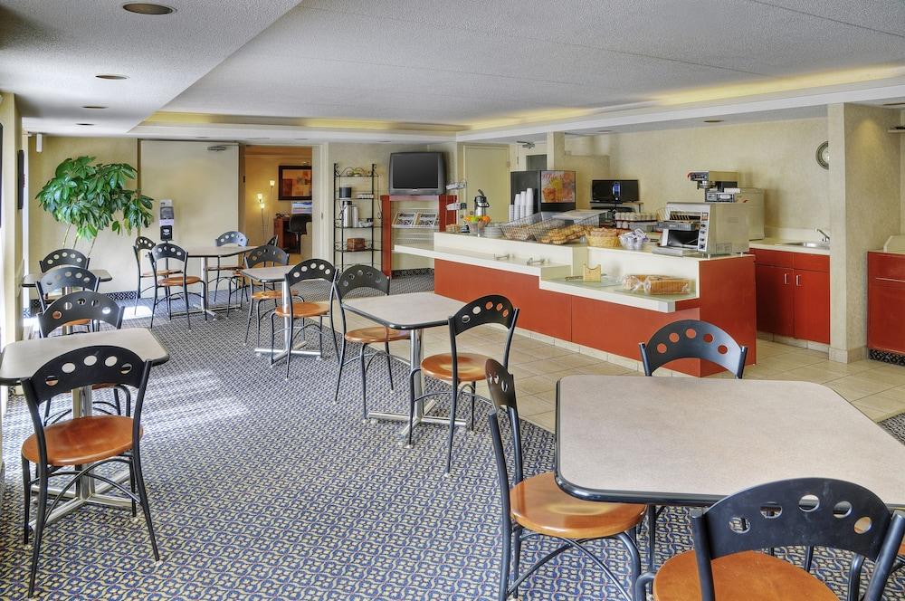 Comfort Suites Лондон Екстериор снимка