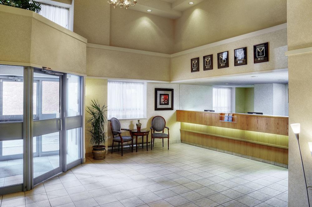 Comfort Suites Лондон Екстериор снимка