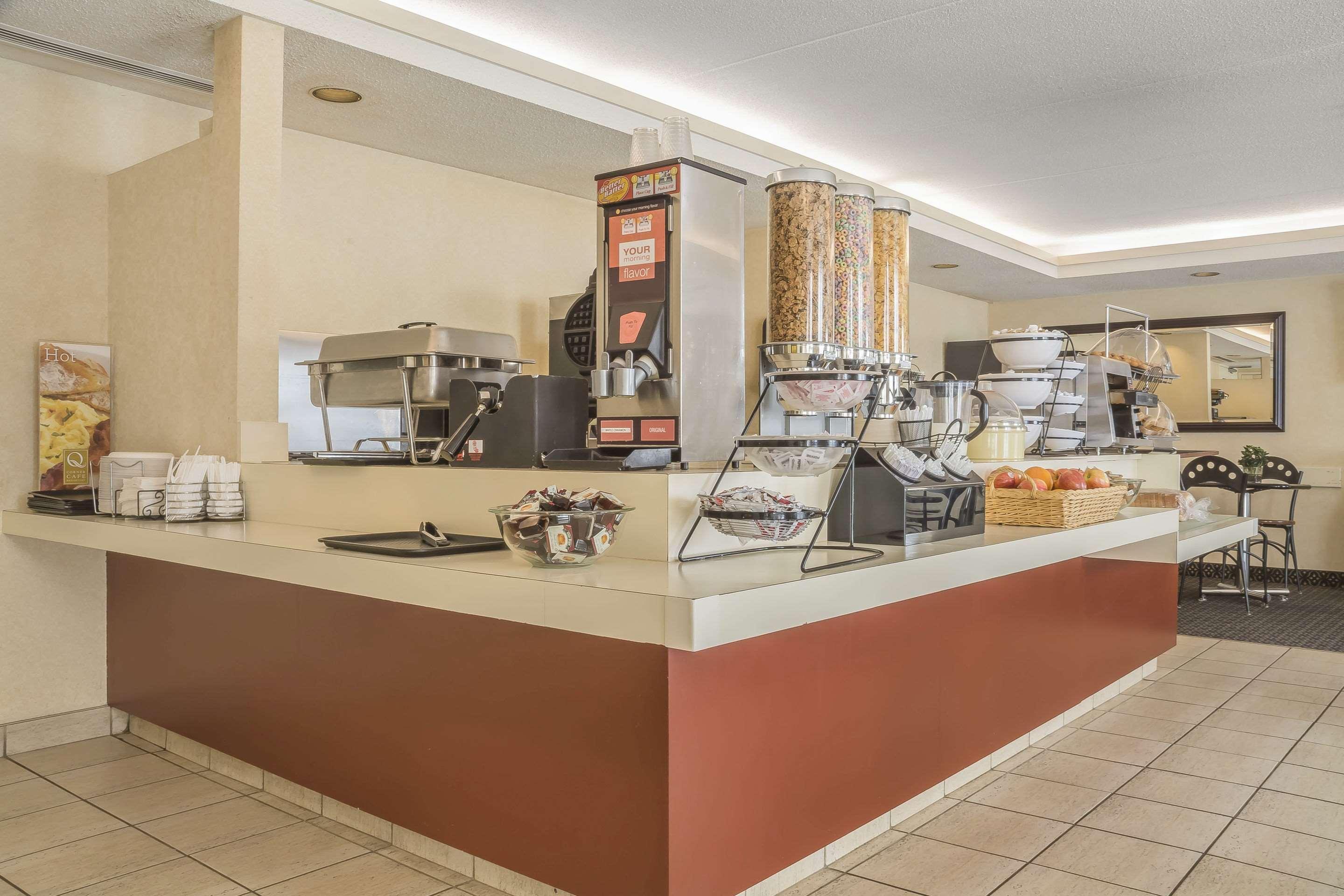 Comfort Suites Лондон Екстериор снимка