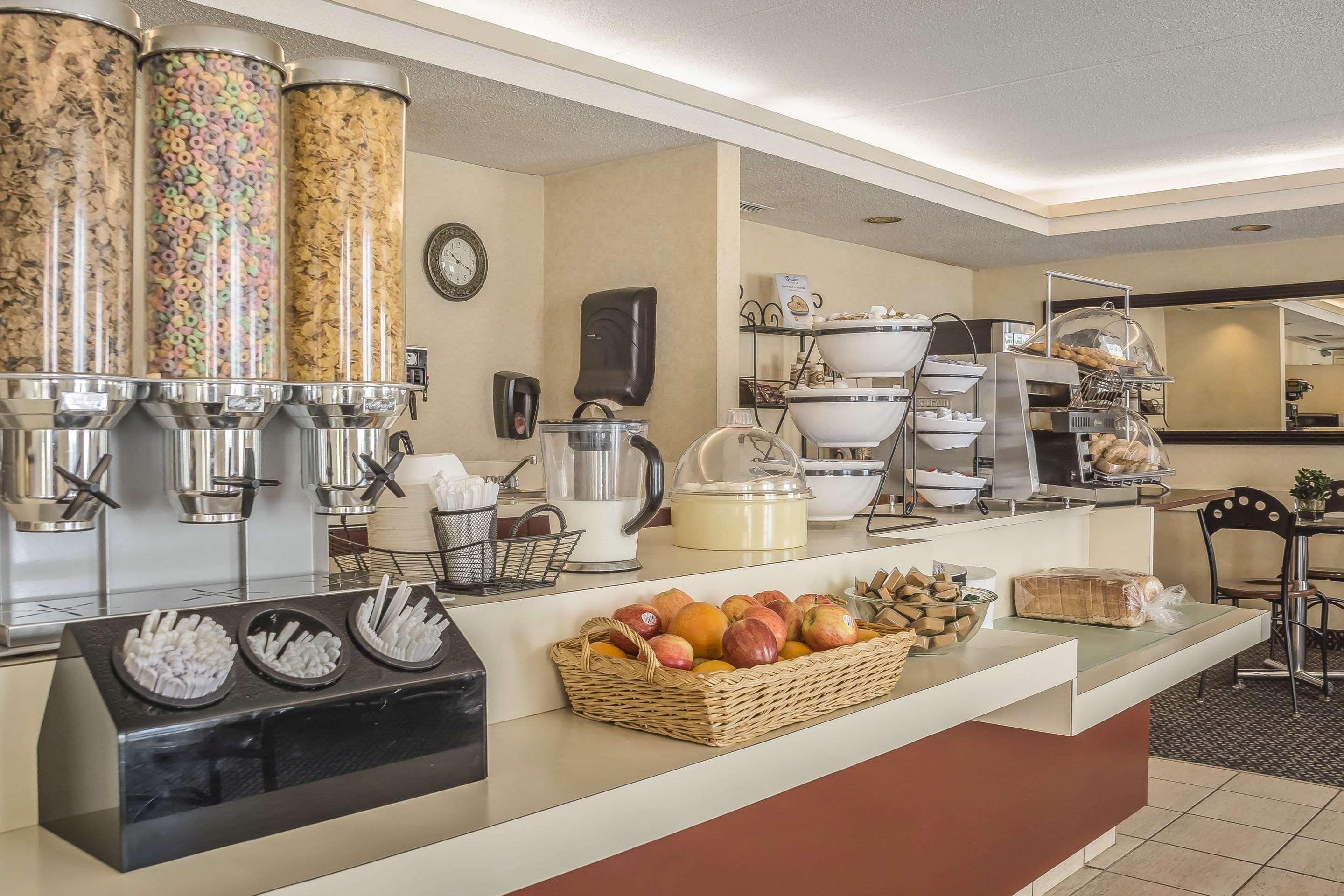 Comfort Suites Лондон Екстериор снимка