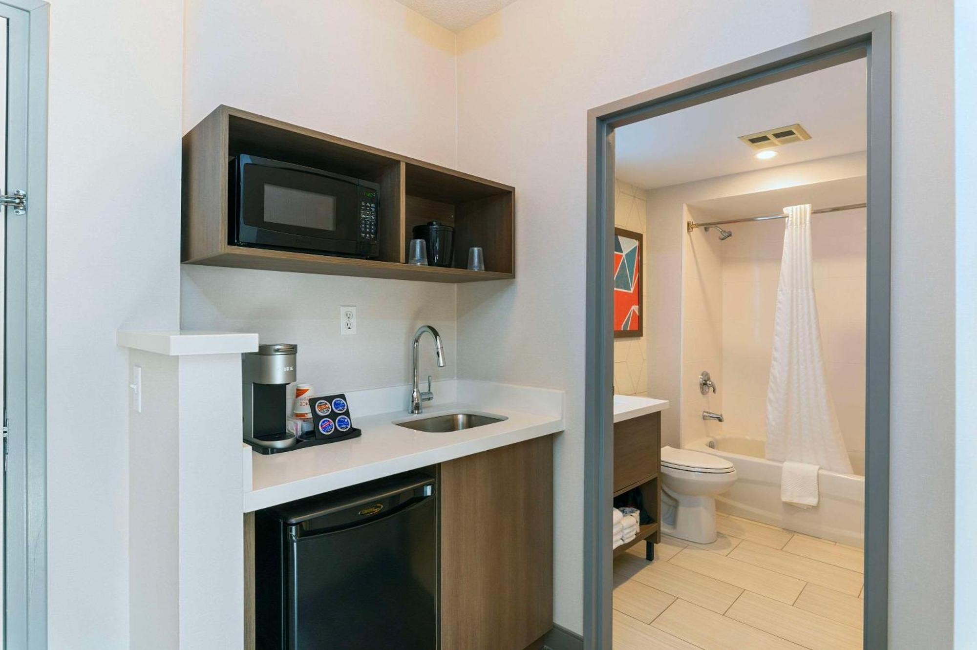 Comfort Suites Лондон Екстериор снимка