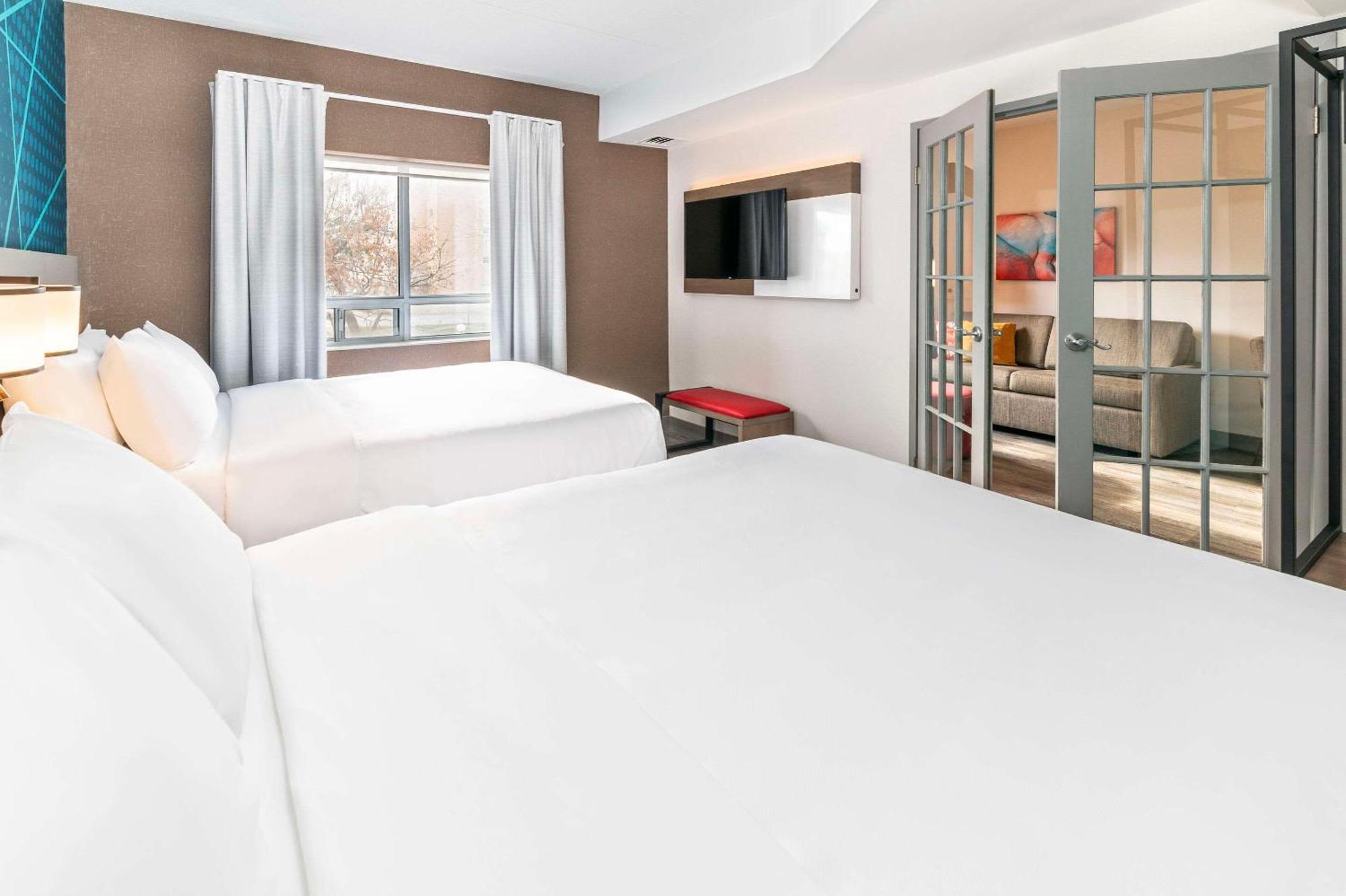 Comfort Suites Лондон Екстериор снимка