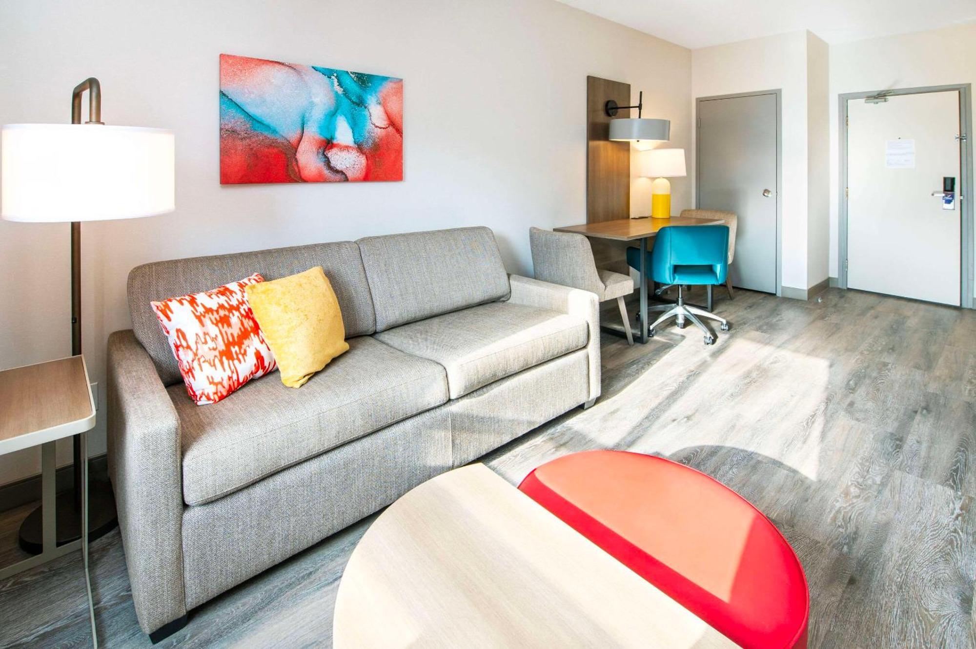 Comfort Suites Лондон Екстериор снимка