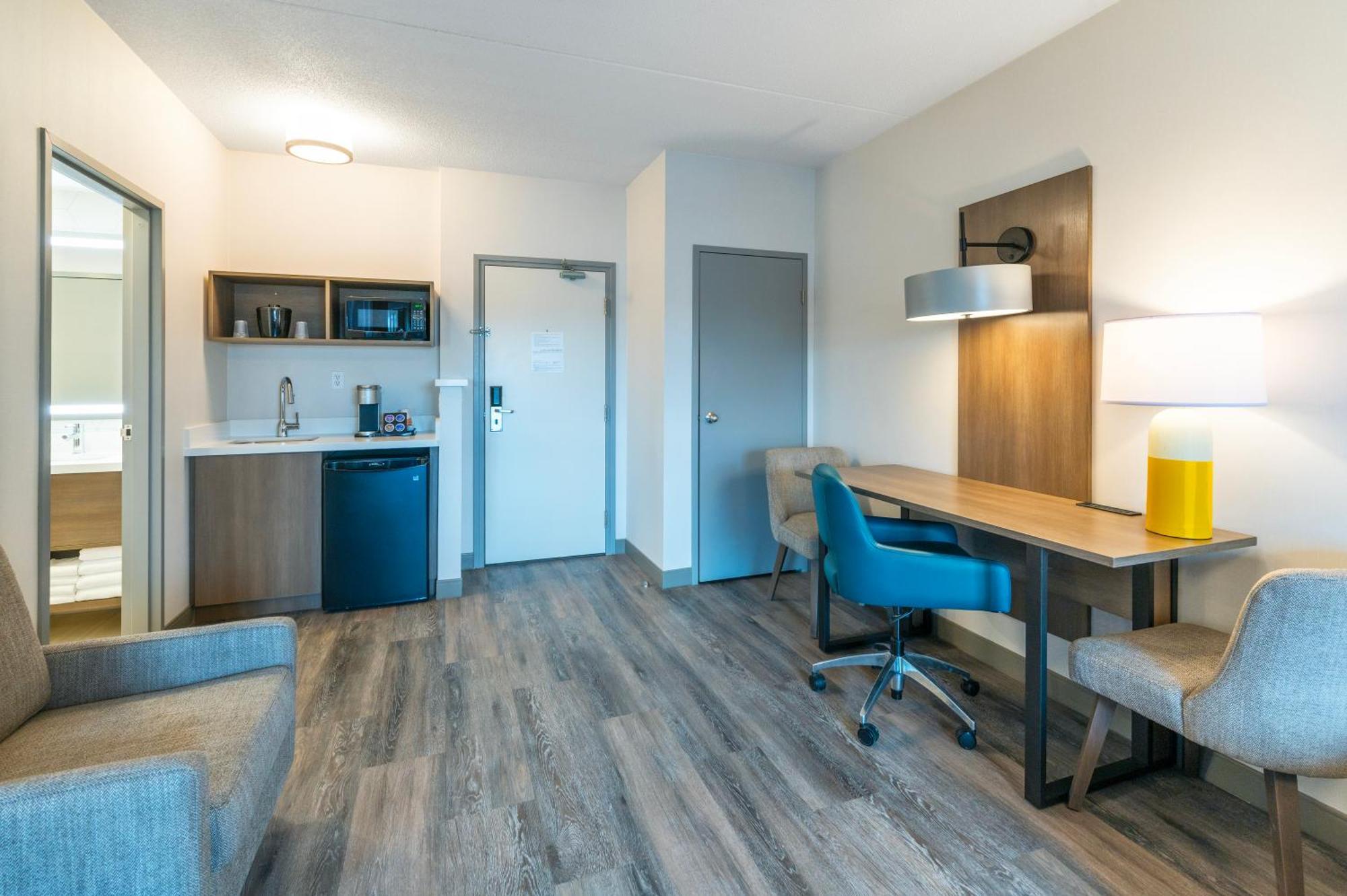 Comfort Suites Лондон Екстериор снимка