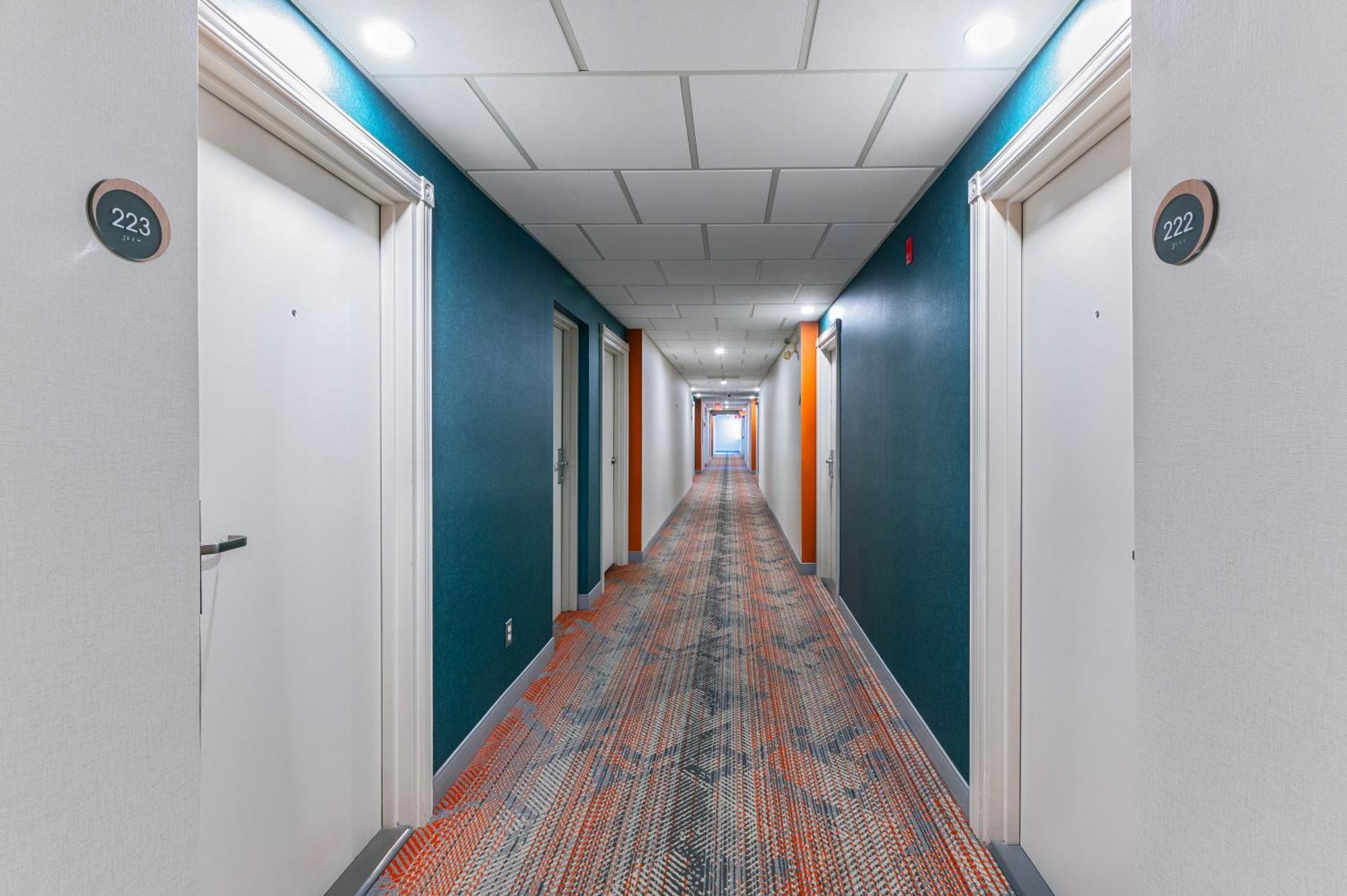 Comfort Suites Лондон Екстериор снимка