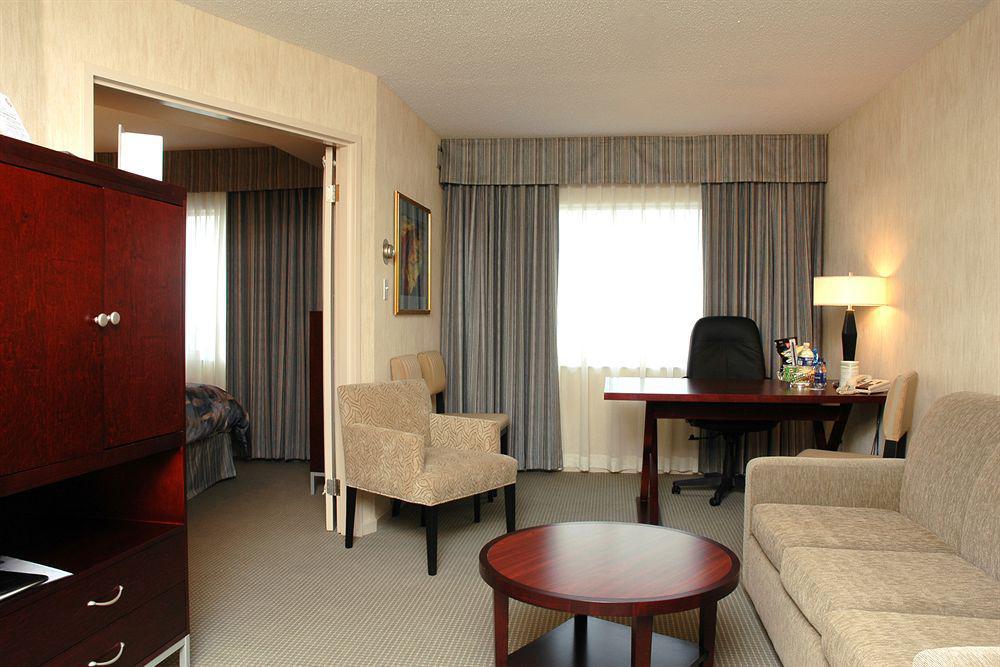 Comfort Suites Лондон Екстериор снимка